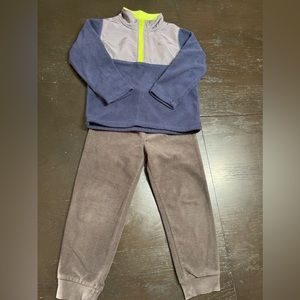 Carter’s boys jogger set (4T) used